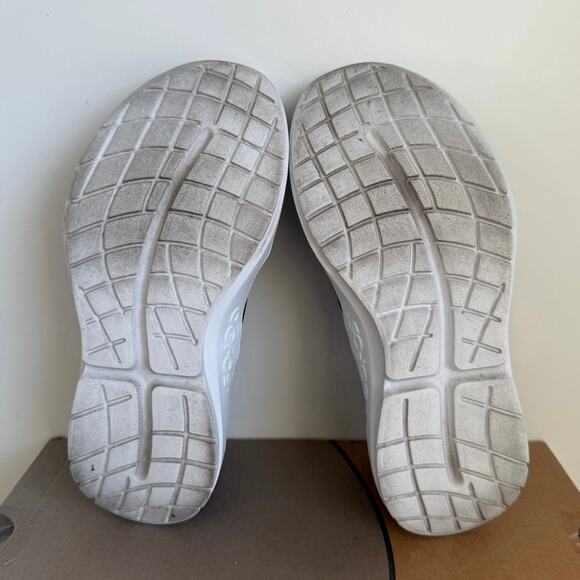 OOFOS OOmg eeZee Black/White Mesh Slip On Recovery Sneakers Women - SZ 8.5 - Picture 9 of 10